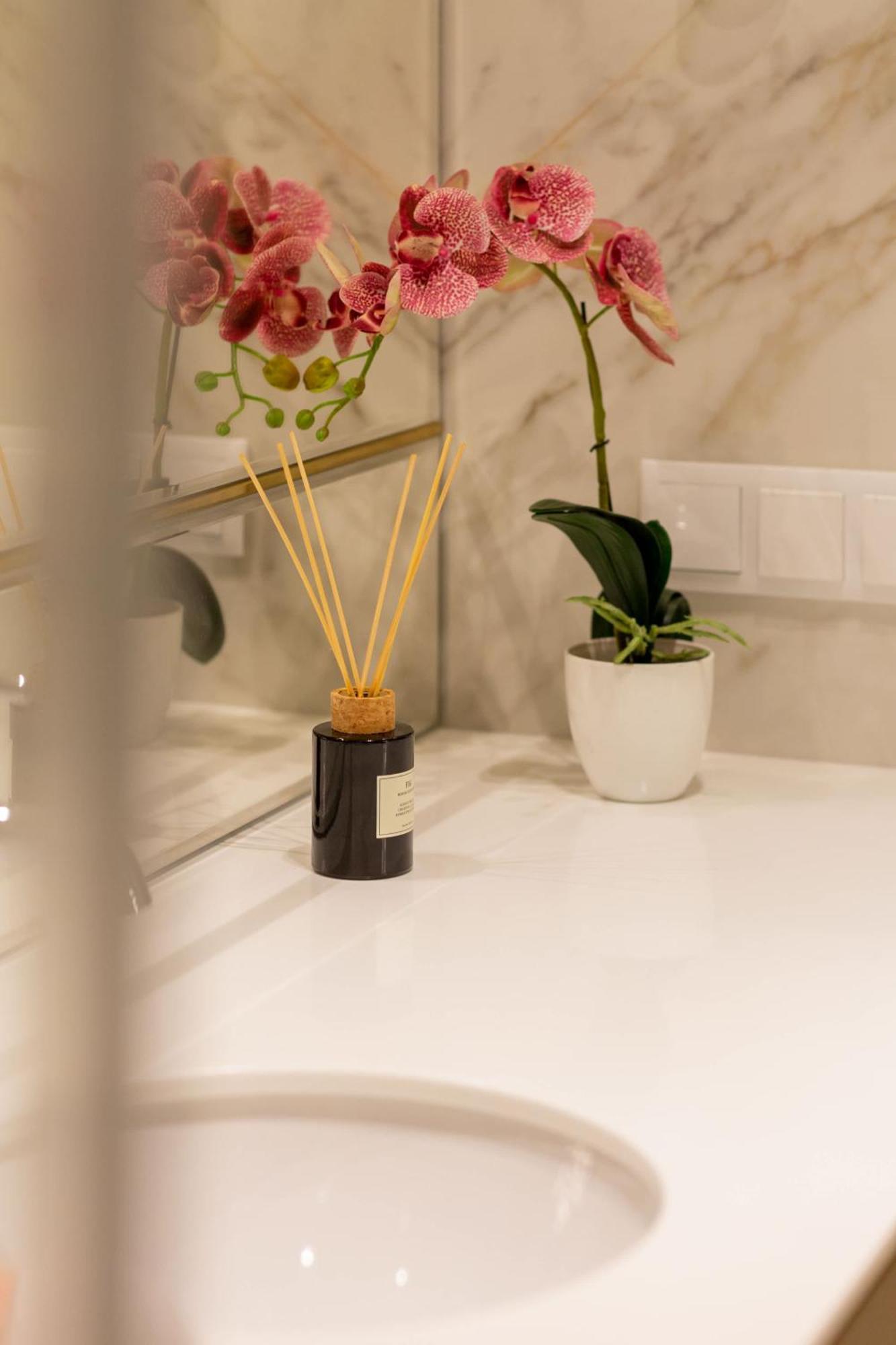 Lux Center Mennica By Renters Prestige Apartment