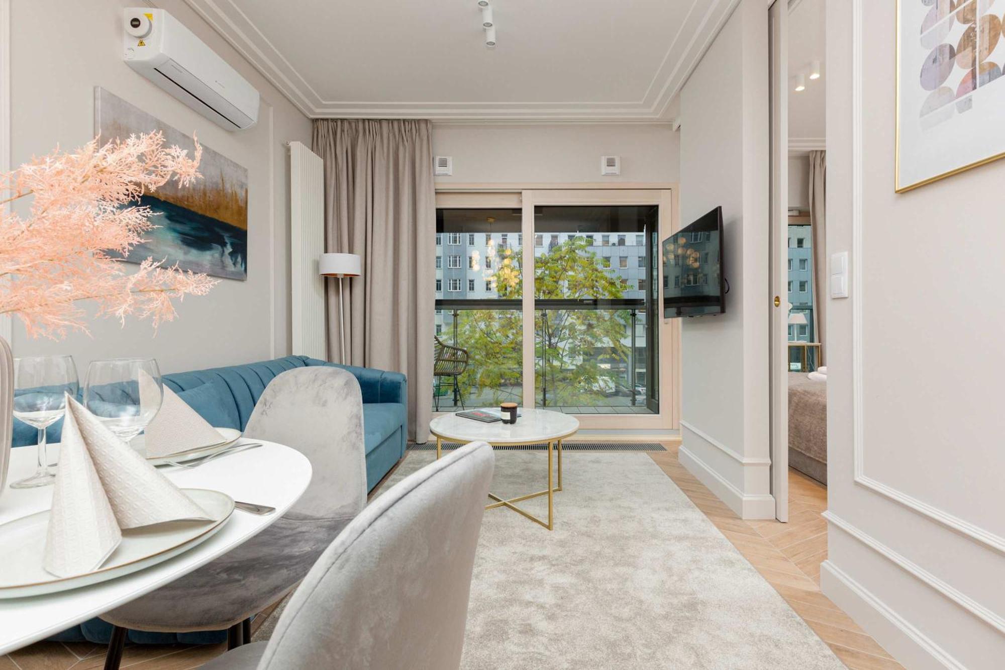 Lux Center Mennica By Renters Prestige