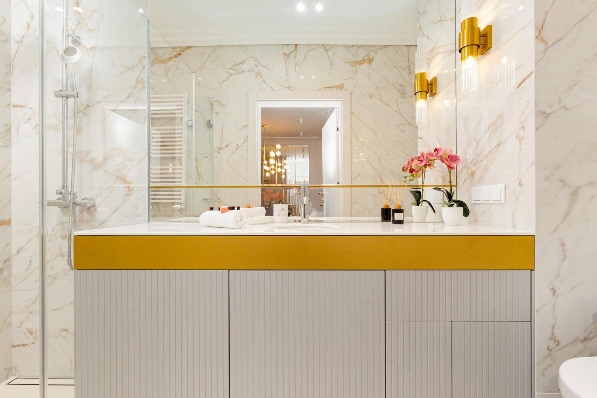 Lux Center Mennica By Renters Prestige