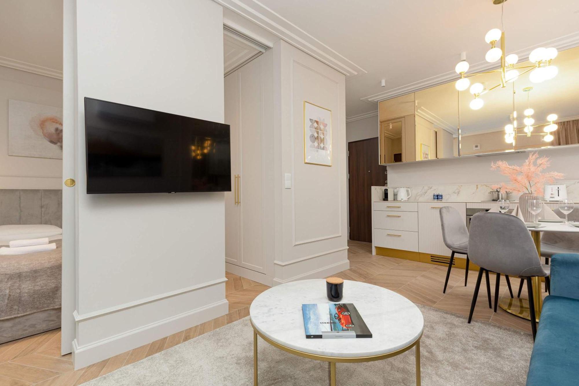 Lux Center Mennica By Renters Prestige