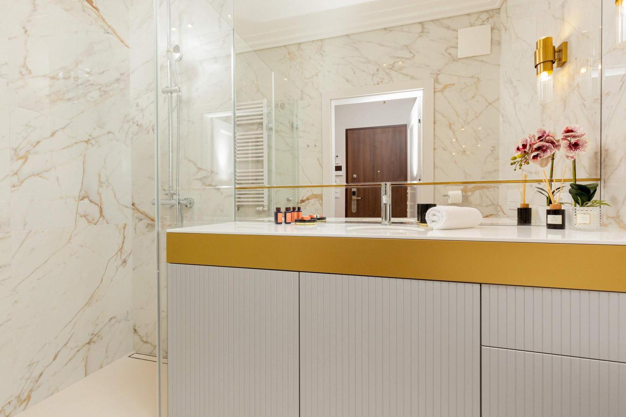 Lux Center Mennica By Renters Prestige *