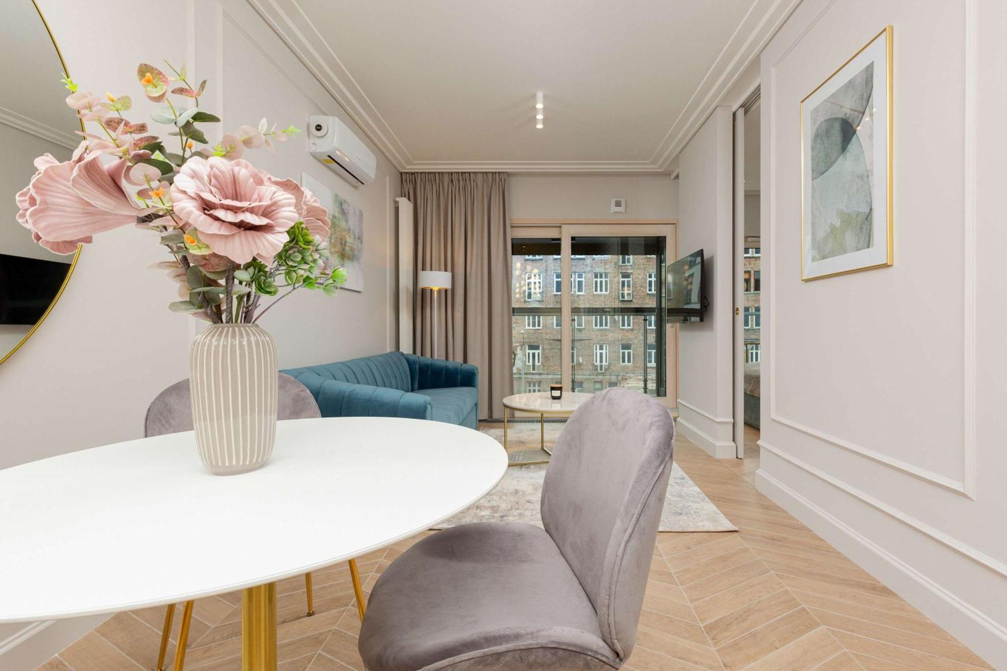 Lux Center Mennica By Renters Prestige Warschau