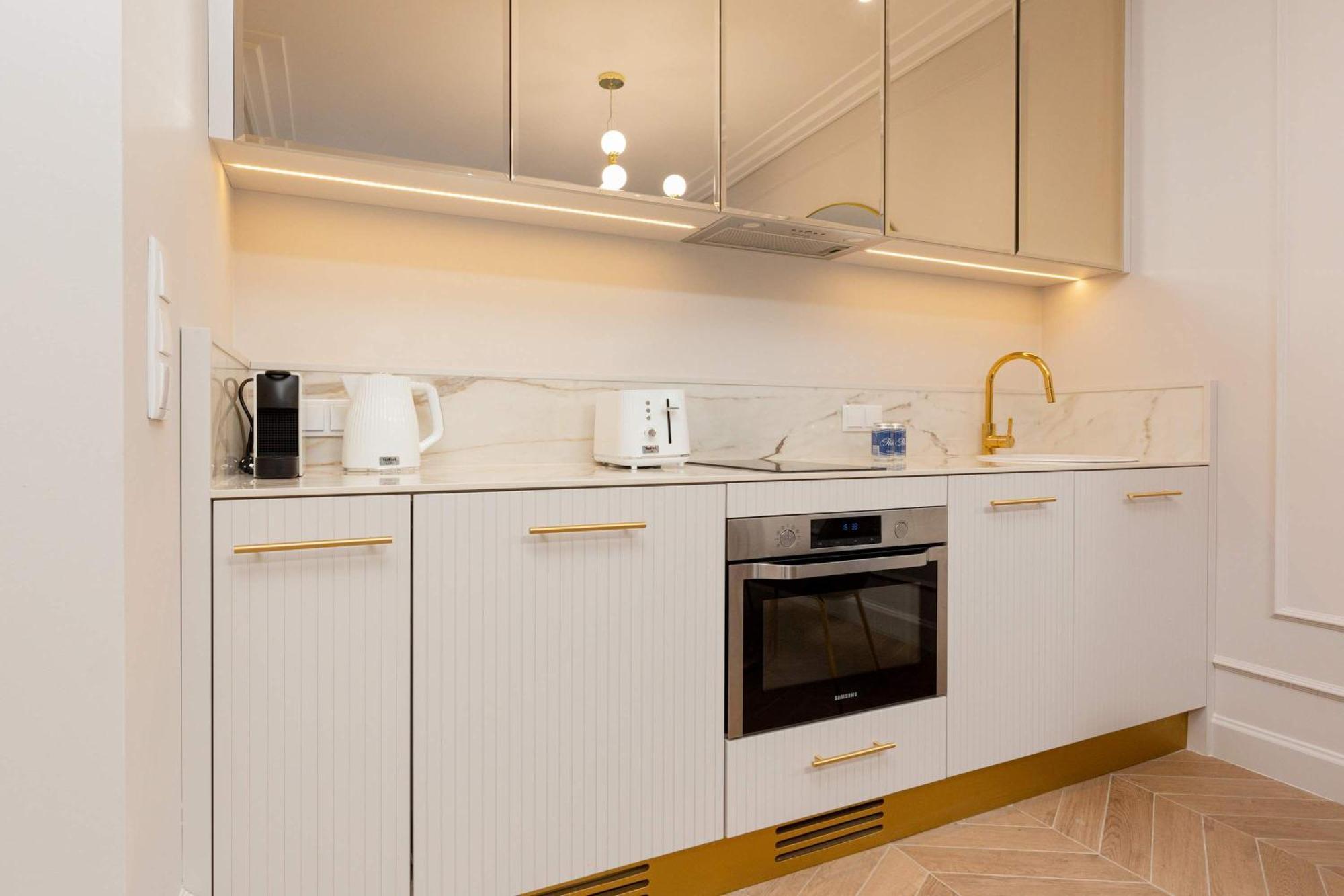 Lux Center Mennica By Renters Prestige *
