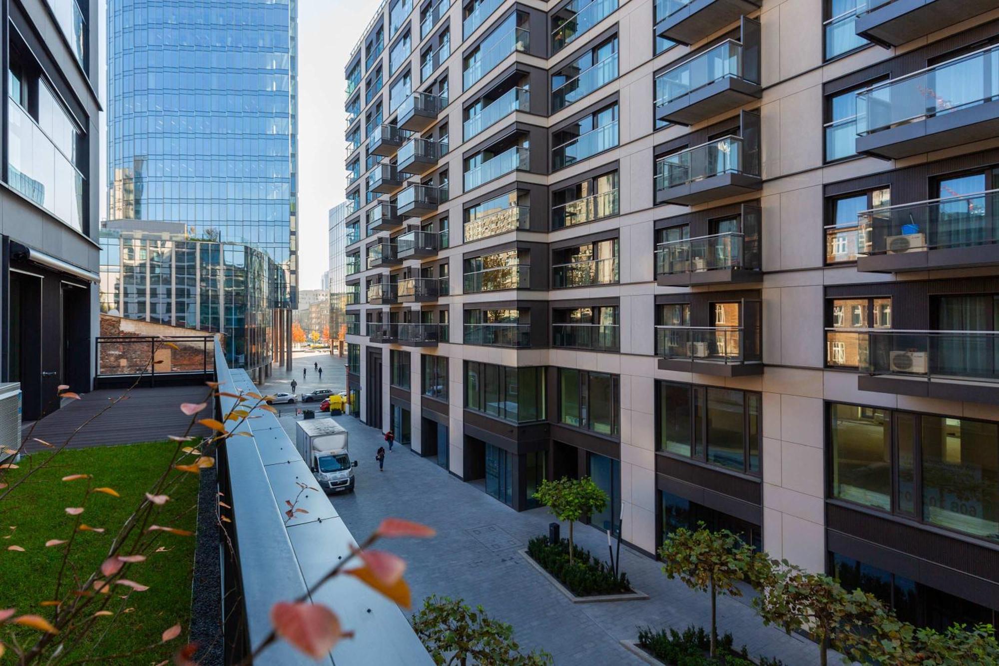 Lux Center Mennica By Renters Prestige