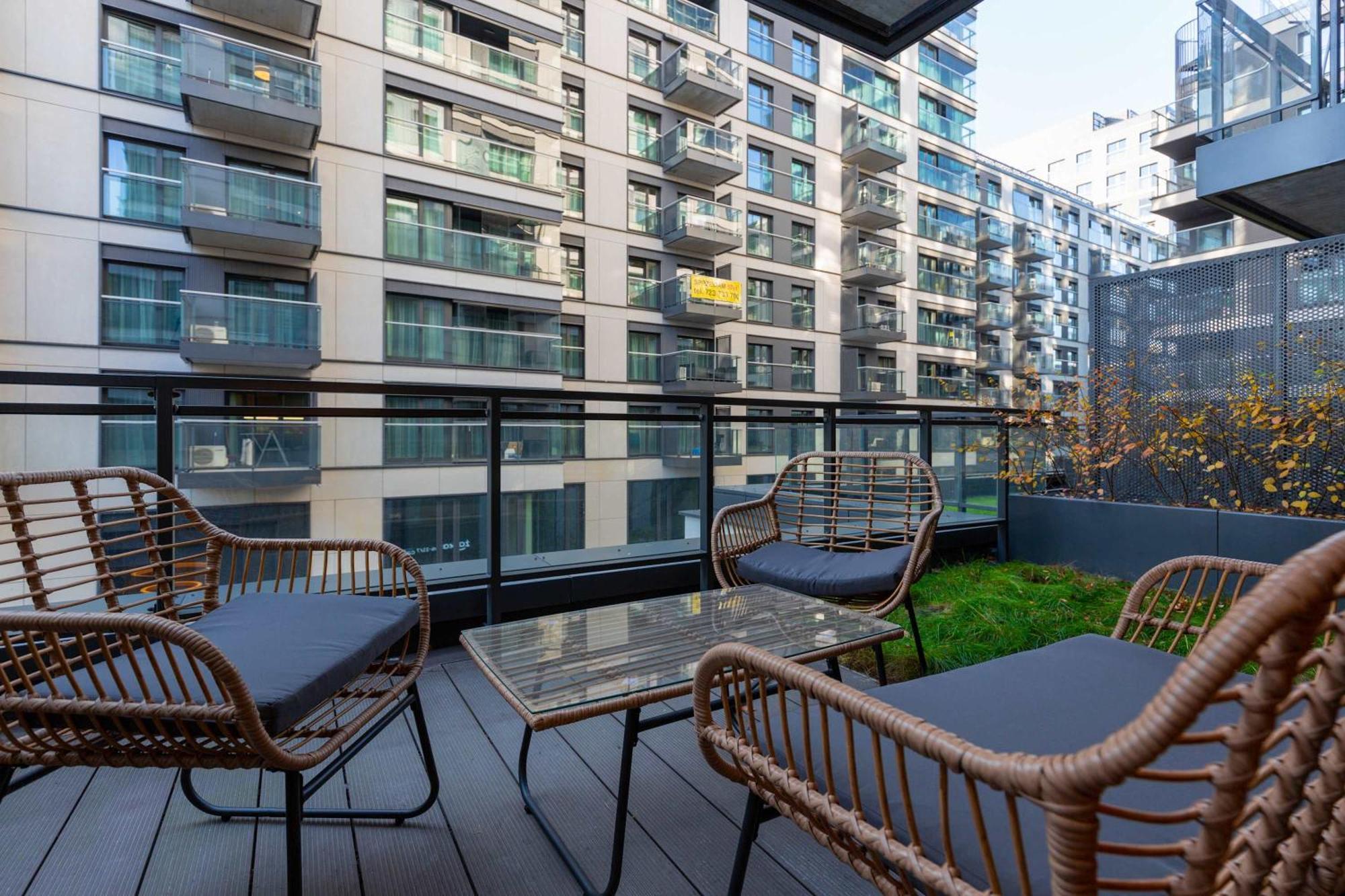 Lux Center Mennica By Renters Prestige