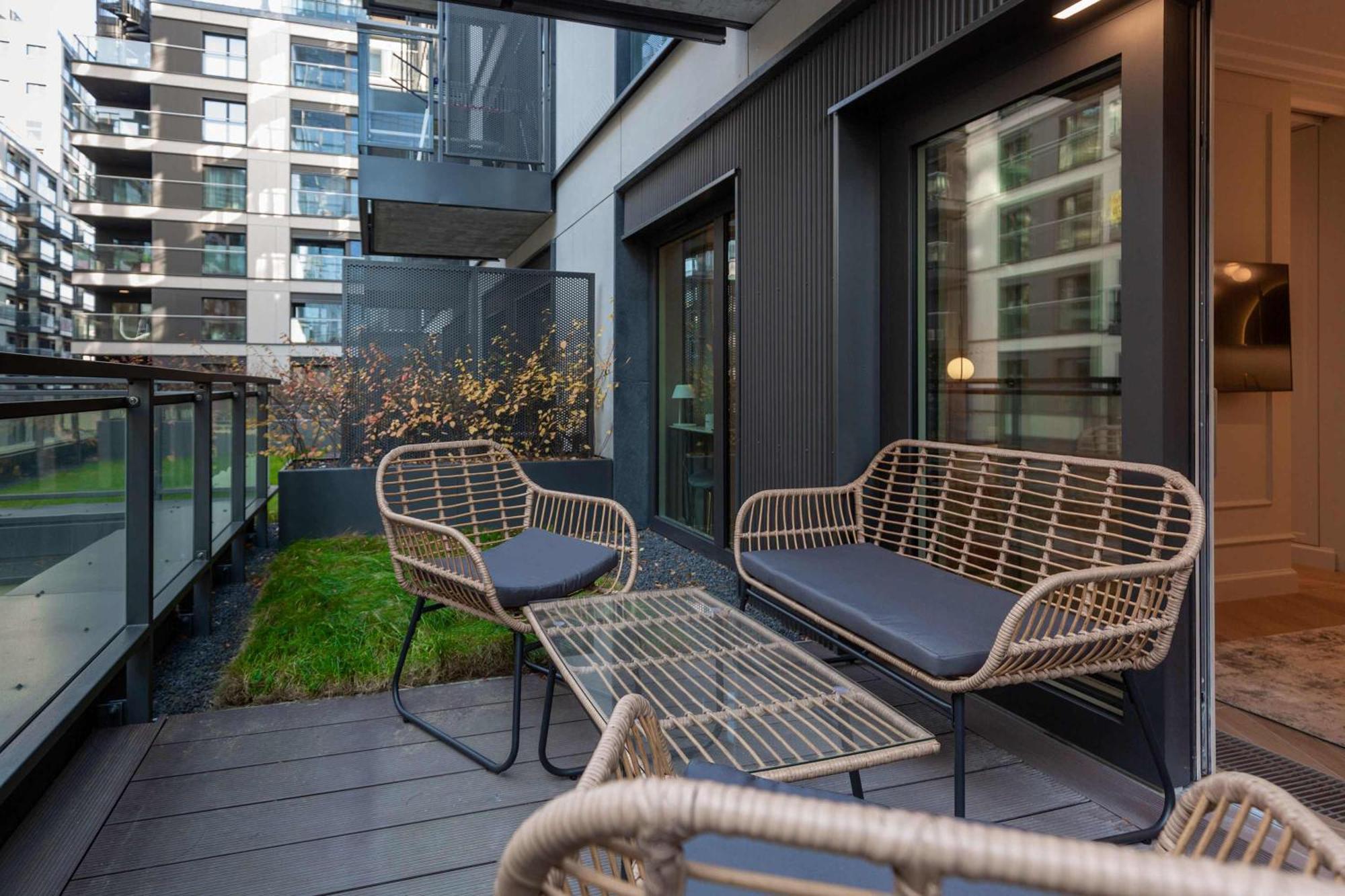 Lux Center Mennica By Renters Prestige