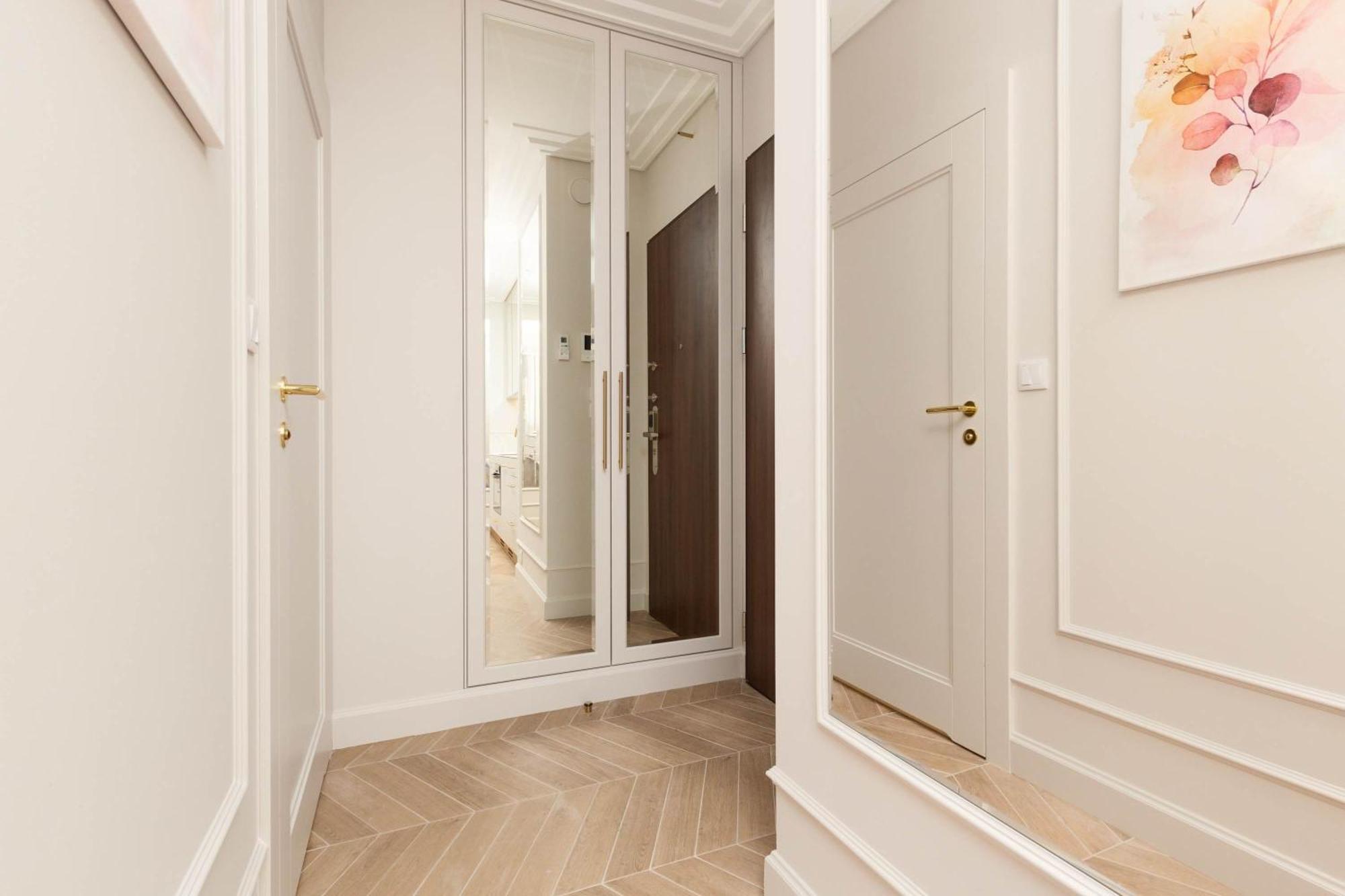 Apartment Lux Center Mennica By Renters Prestige Warschau