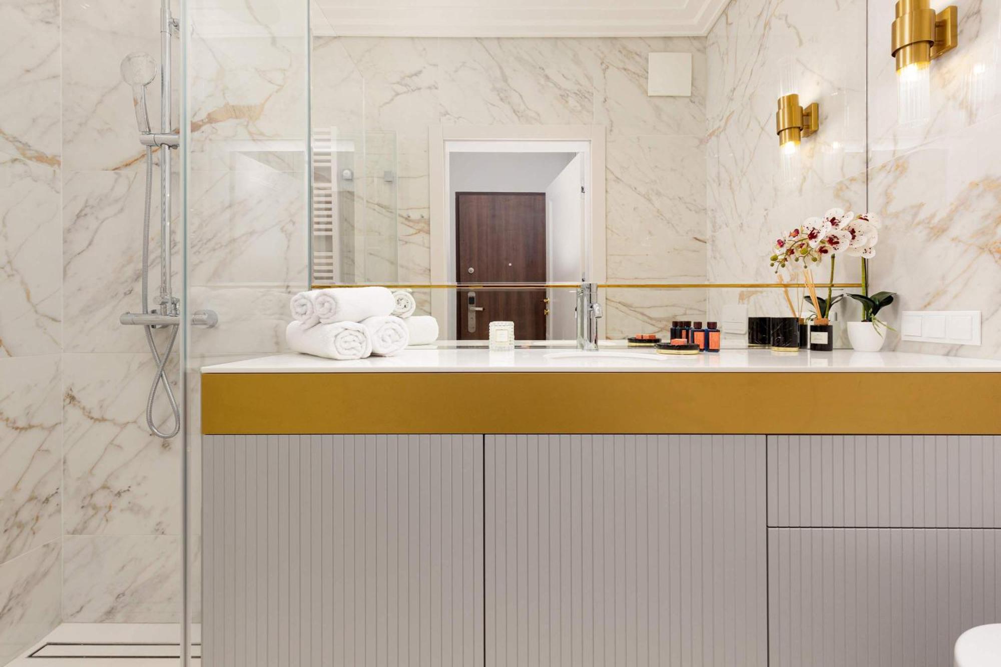 Lux Center Mennica By Renters Prestige * Warschau