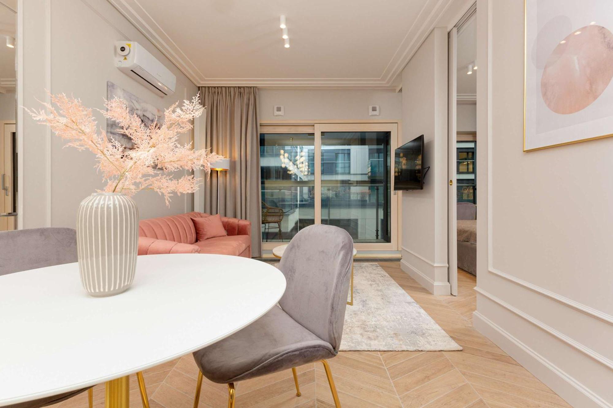 Lux Center Mennica By Renters Prestige Apartment