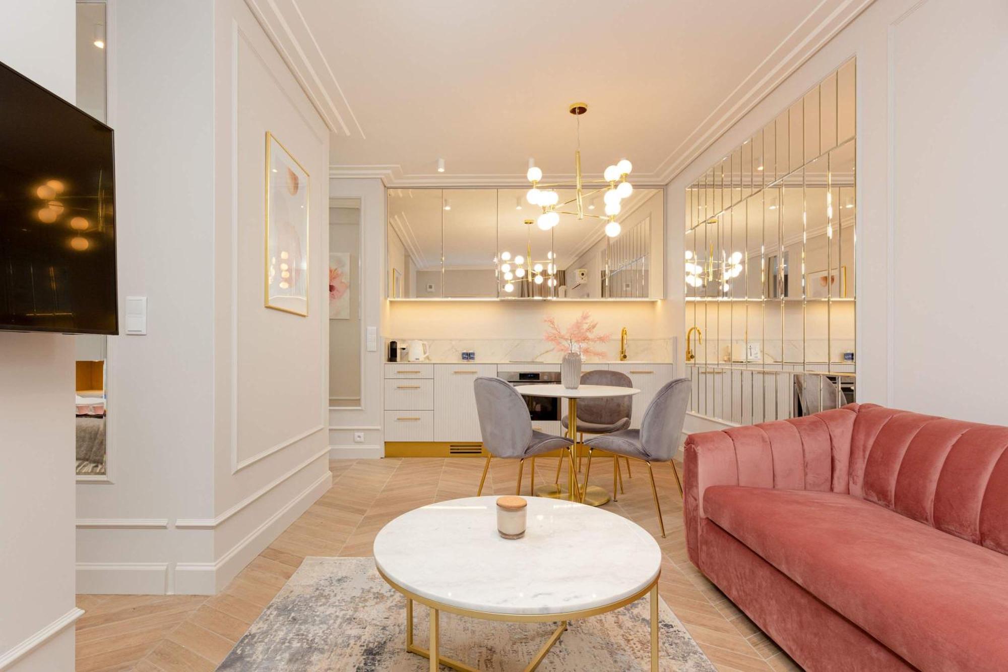Lux Center Mennica By Renters Prestige * Warschau