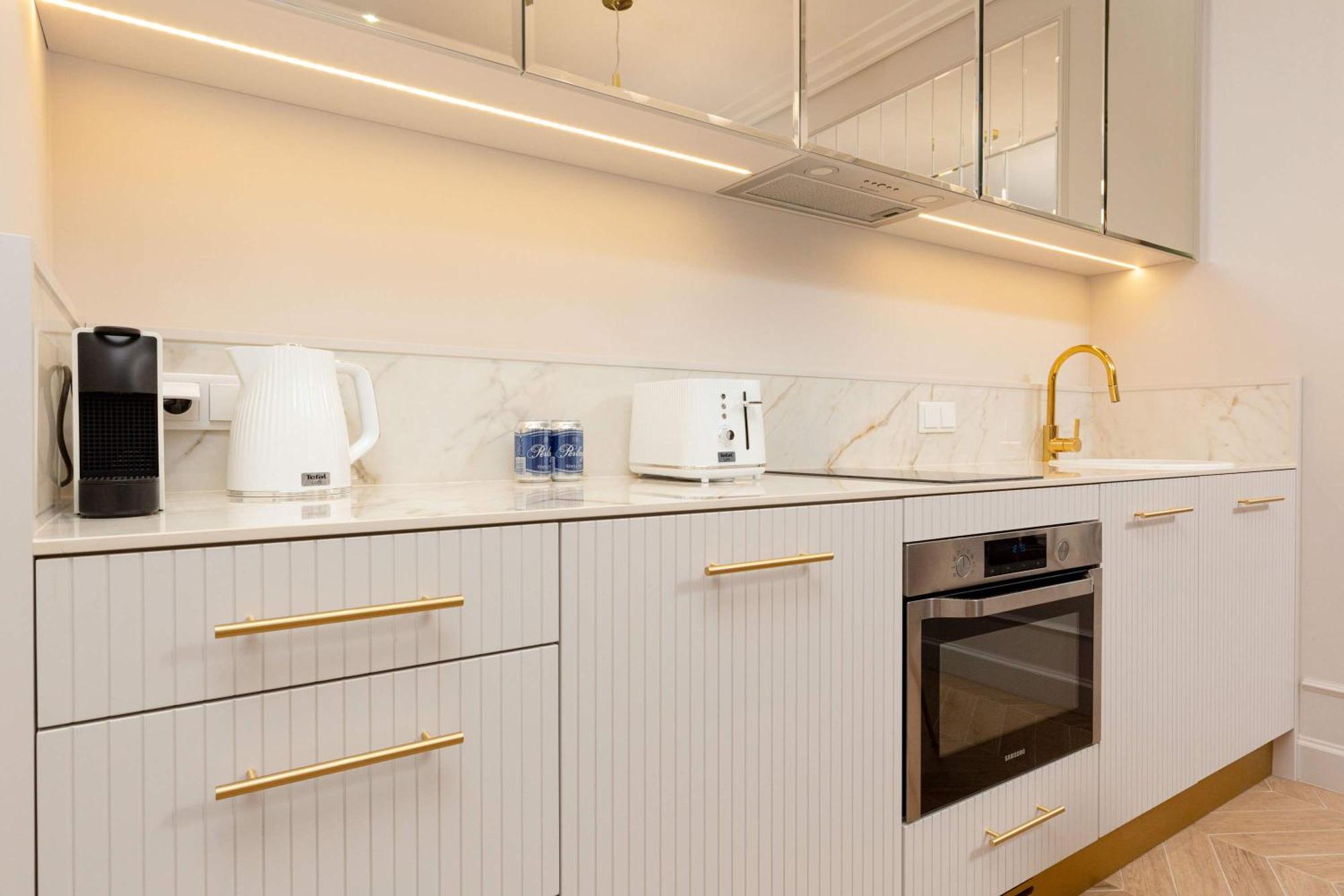 Apartment Lux Center Mennica By Renters Prestige