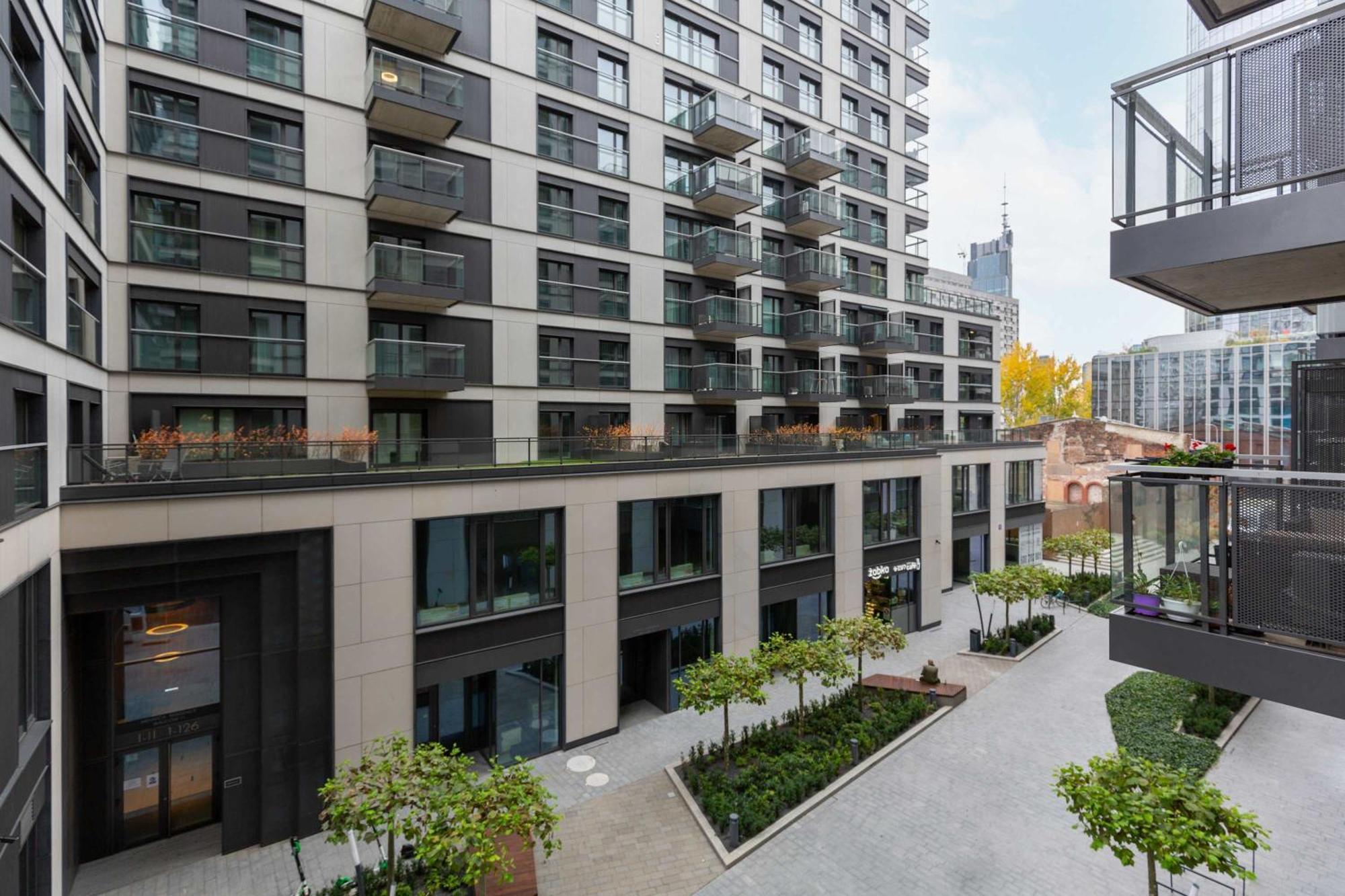 Lux Center Mennica By Renters Prestige