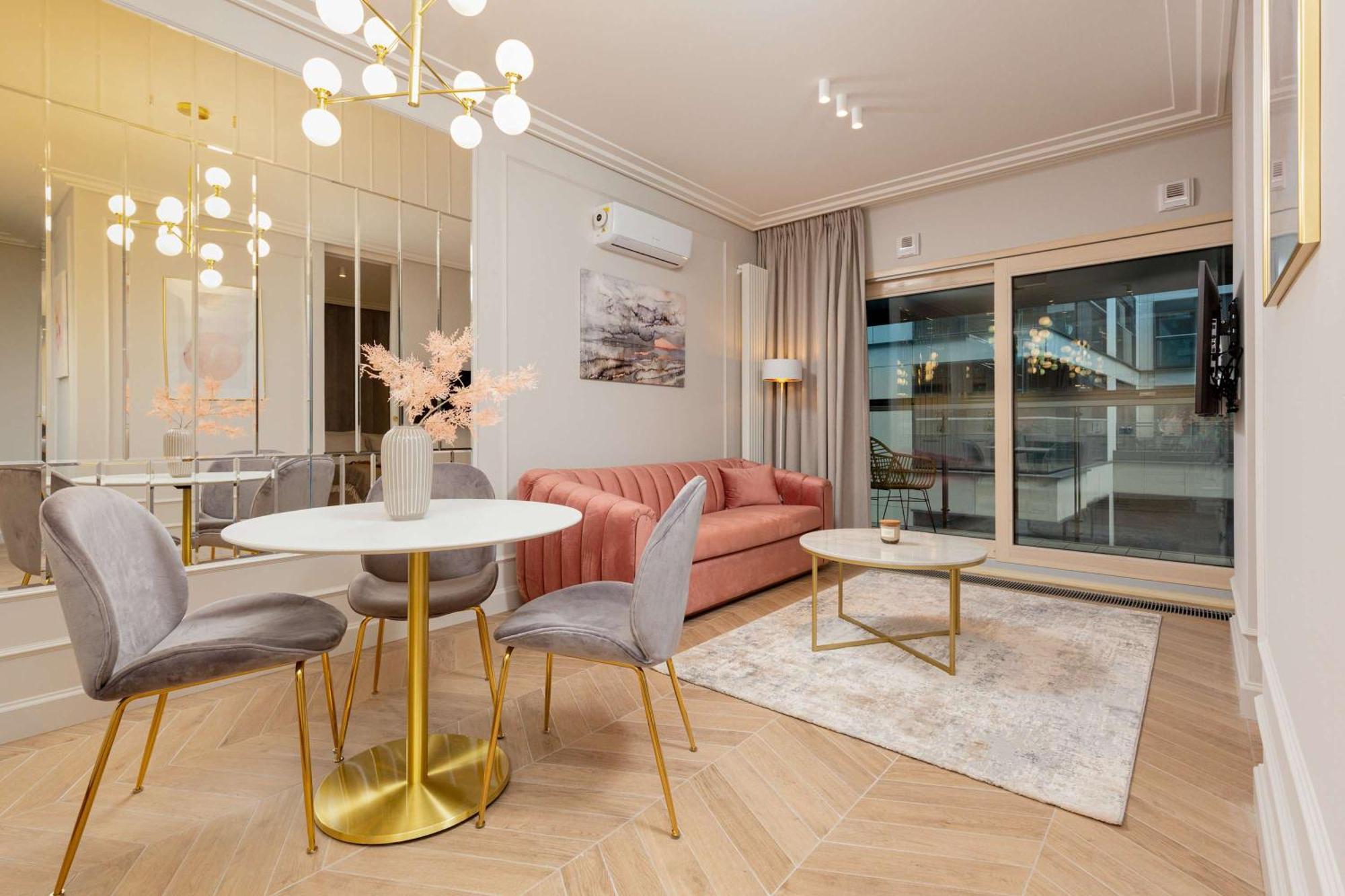 Lux Center Mennica By Renters Prestige * Warschau